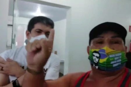 randolfe confrontado