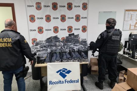 Carregadores de fuzil apreendidos em ação da PF