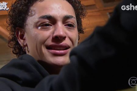 Pabllo Vittar desmontada chorando