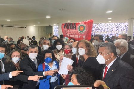 Entrega na Câmara do "superpedido" de impeachment contra Bolsonaro