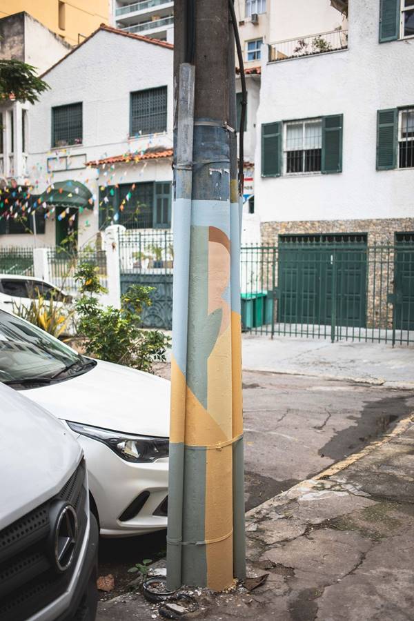 Poste pintado