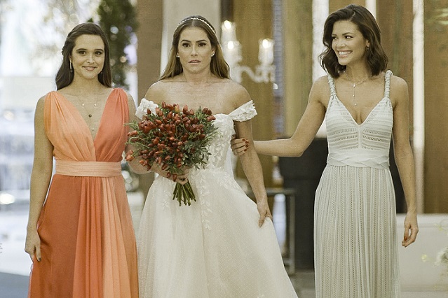 Alexia (Deborah Secco), Luna (Juliana Paiva) e Kyra (Vitória Strada) em Salve-se Quem Puder