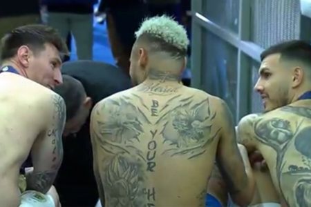 Messi Neymar e Paredes
