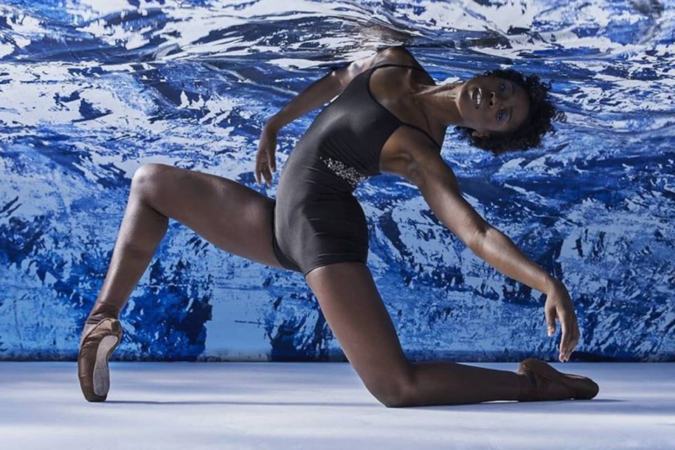 Bailarina com roupa preta