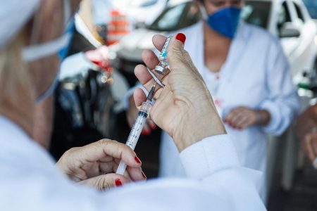 São Paulo começará a oferecer na quinta-feira (18/11) as doses de reforço da vacina contra Covid-19 para os maiores de 18 anos
