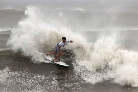 Gabriel Medina avança para semis