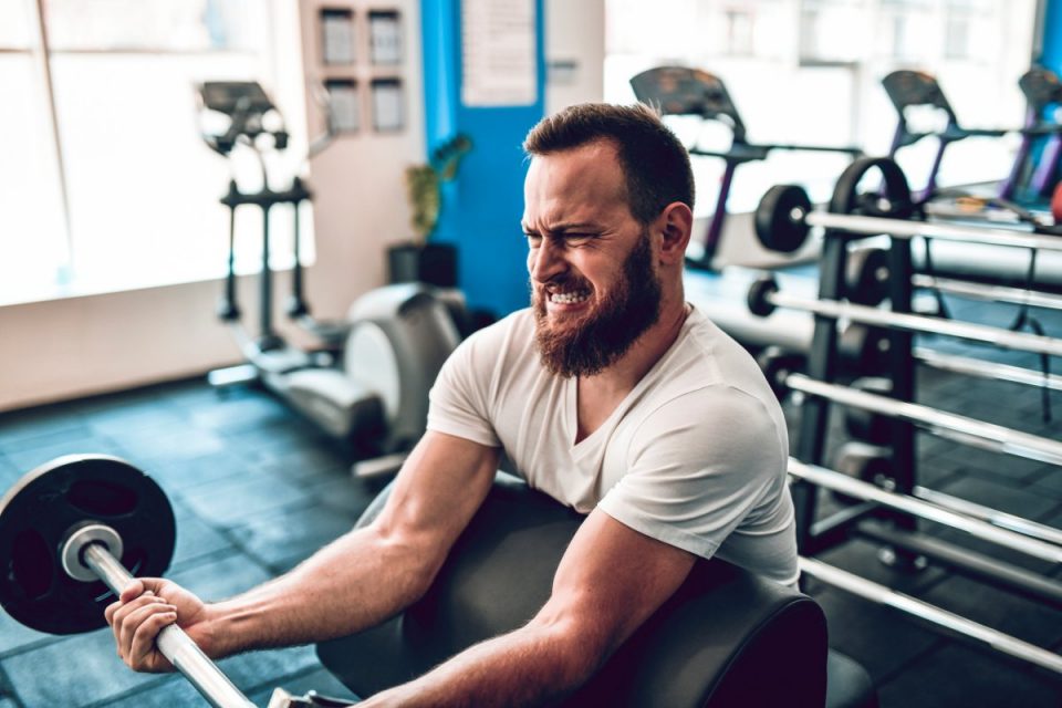 homem academia exercício