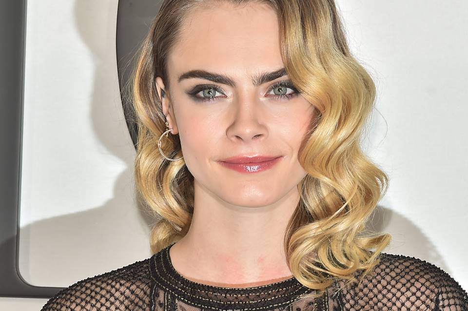 rosto da atriz Cara Delevingne - metrópoles