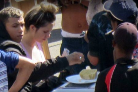 Lorraine Romeiro Bauer Gatinha da Cracolândia Fantástico ao lado do namorado André Almeida