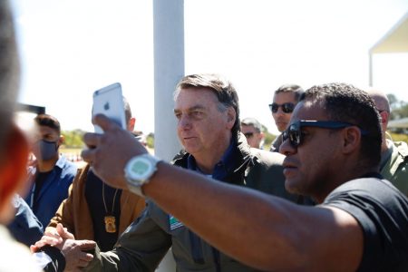 Motociata organizada pelo presidente Jair Bolsonaro cruza a Esplanada dos Ministérios na manhã desde domingo (08:08), Dia dos Pais 11