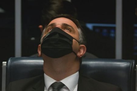 Na presidência o senador Rodrigo Pacheco Senado Federal no final da votação da PL 2.108:2021, que revoga Lei de Segurança Nacional 3