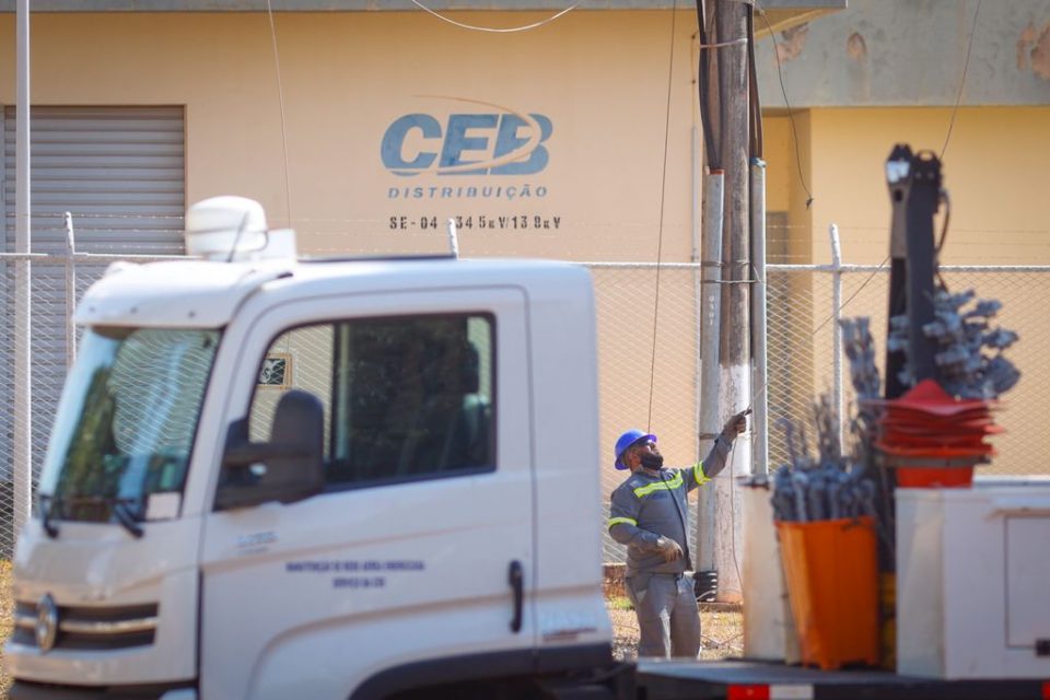 Incêndio em subestação de energia da 910/911 norte