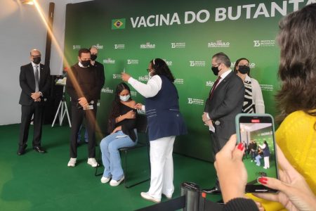 São Paulo começa vacinação de adolescentes