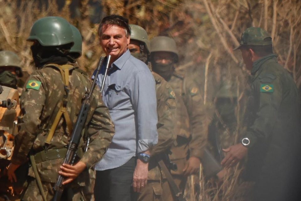 Demonstração operativa dos fuzileiros navais da operação Formosa durante agenda do presidente bolsonaro 19