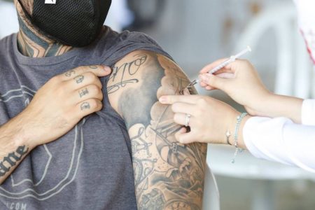 Vacinação de jovens de 18 e 19 anos no DF