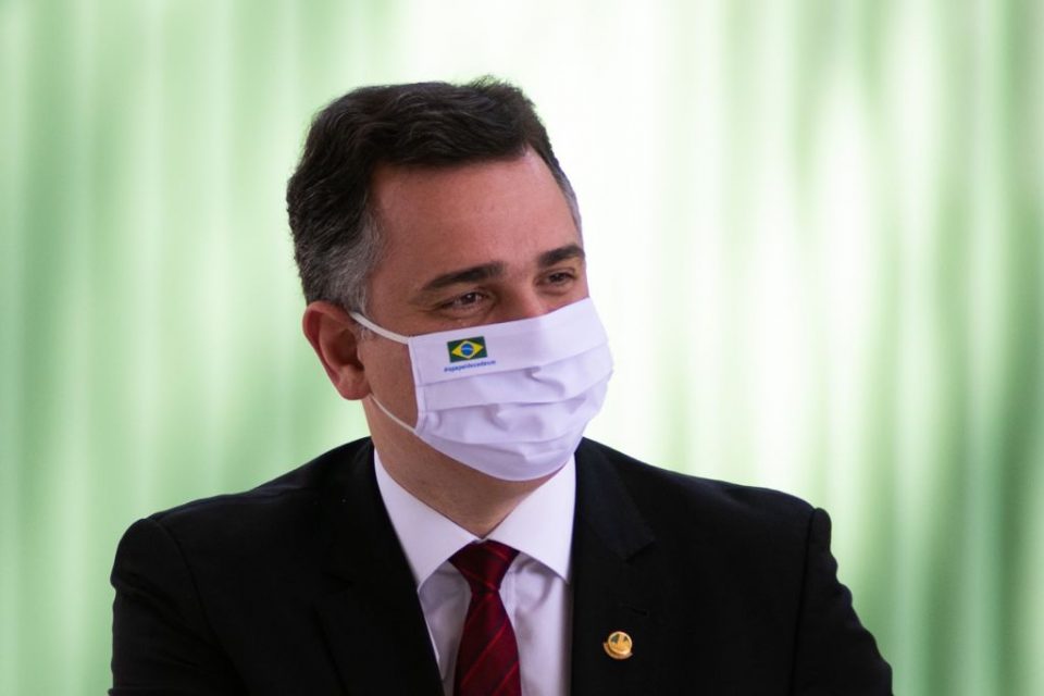O presidente do Senado, Rodrigo Pacheco (DEM-MG), chega para reunião com o presidente do Supremo Tribunal Federal (STF), ministro Luiz Fux