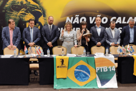 Eduardo Bolsonaro em evento do PTB em defesa de Roberto Jefferson