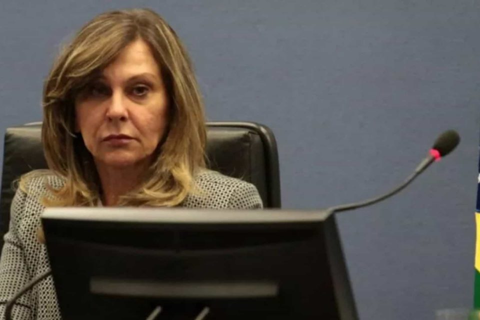 Lindôra Araújo