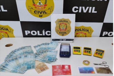 dinheiro e cartões apreendidos