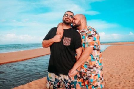 Thiago Abravanel e marido
