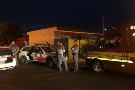 Polícia Militar e o Corpo de Bombeiros atendendo a ocorrência em Birigui