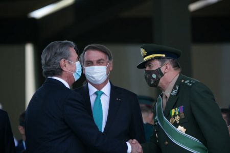 Fernando Collor, Jair Bolsonaro e general Paulo Sérgio Nogueira de Oliveira durante Cerimônia de comemoração do dia do soldado no Quartel General do Exército militares 3