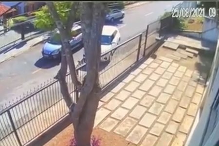 Motoristas discutem antes de atropelamento de advogada no Lago Sul