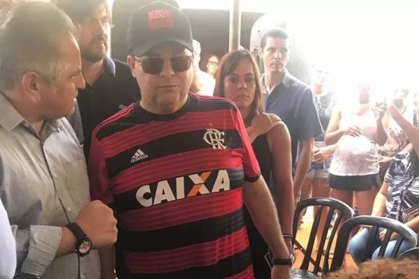 Ibaneis com camisa do Flamengo
