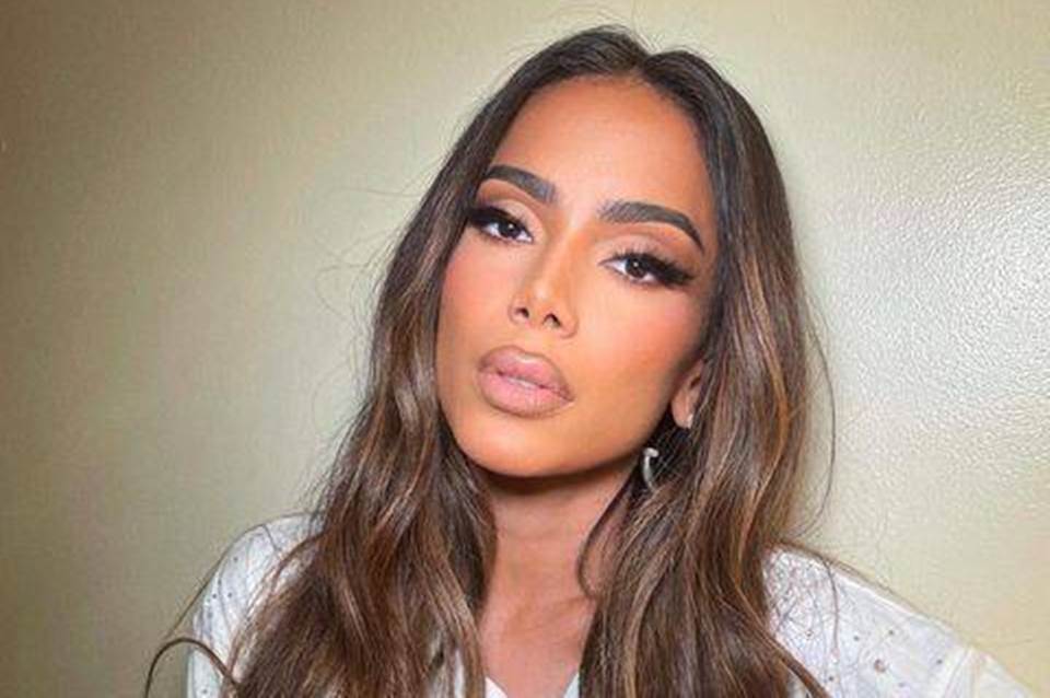 Anitta maquiada igual as kardashian