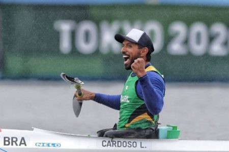 Luis Carlos Cardoso é prata na canoagem