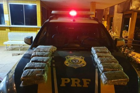 Droga que estava em carro que se envolveu em acidente em Goiás