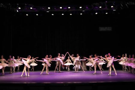 Bailarinos fazem vaquinha para participarem de festival de dança
