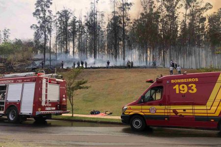 Queda de avião mata sete pessoas e prova incêndio