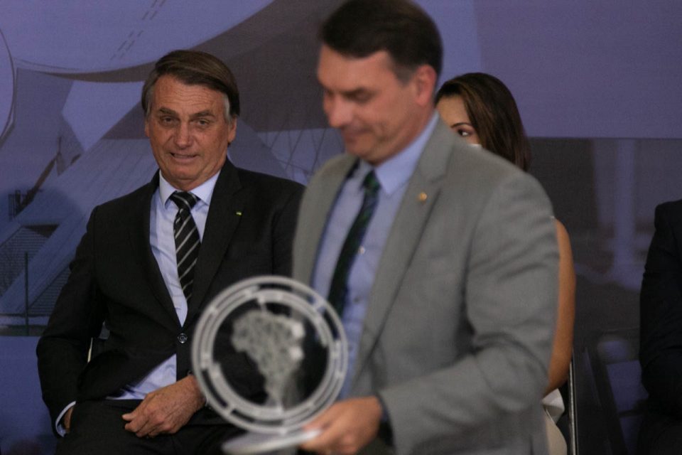 Cerimônia do Prêmio Marechal Rondon de Comunicações conta com a presença do presidente bolsonaro, flavio bolsonaro