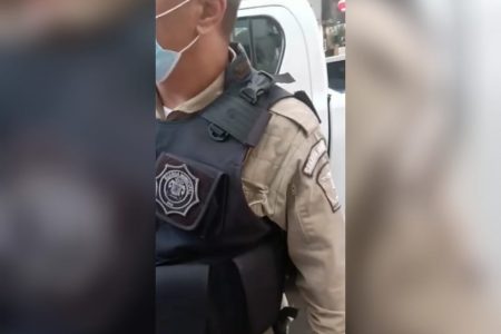 guarda municipal em abordagem a entregador no rio de janeiro
