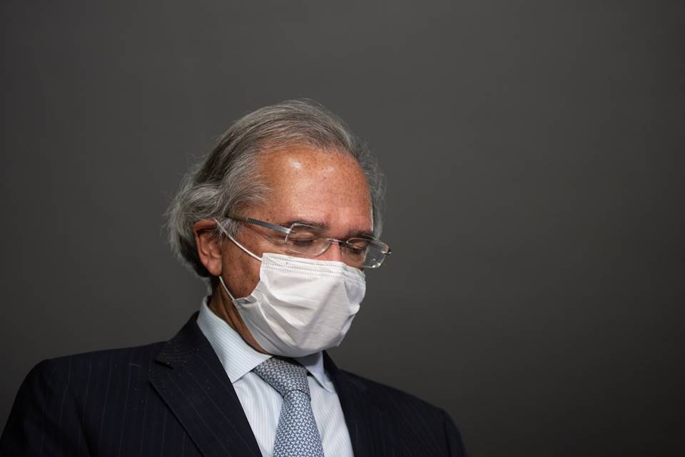 Paulo guedes de olhos fechados