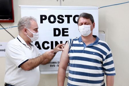 Marcelo Queiroga vacina Tarcísio Gomes de Freitas contra a Covid
