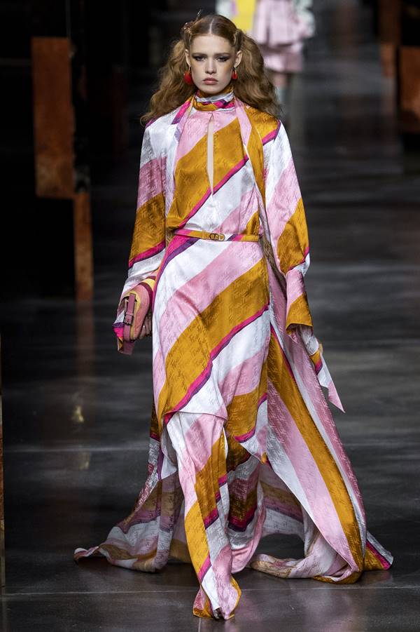 Passarela da Fendi de primavera/verão 2022 no Milão Fashion Week