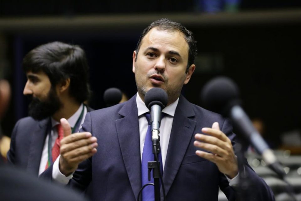 imagem colorida mostra deputado Glauber Braga - Metrópoles