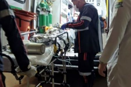 bebê se afoga na Bahia e é intubada