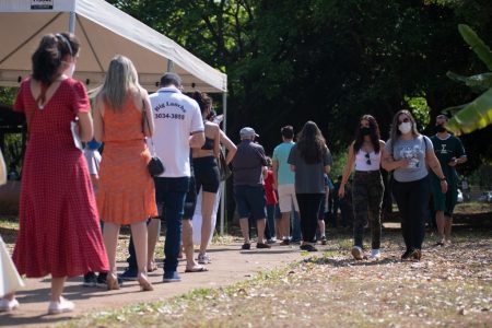 Fila para tomar vacina na Asa Sul, em Brasília