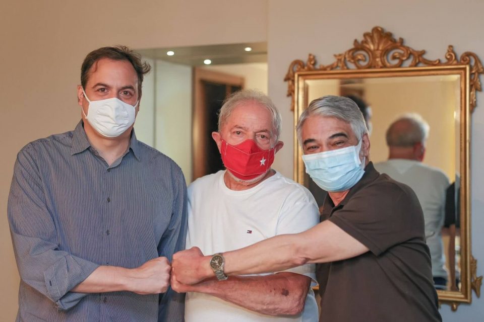 Da esquerda para a direita, o governador de Pernambuco, Paulo Câmara, o ex-presidente Luiz Inácio Lula da Silva e o senador Humberto Costa