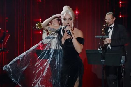 Lady Gaga cantando