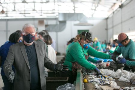 Lula visita central de reciclagem no DF