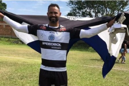 Goleiro Bruno volta aos gramados após anunciar aposentadoria e agradece por ‘carinho, confiança e respeito’