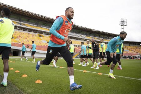 Neymar em treino da Seleção Brasileira