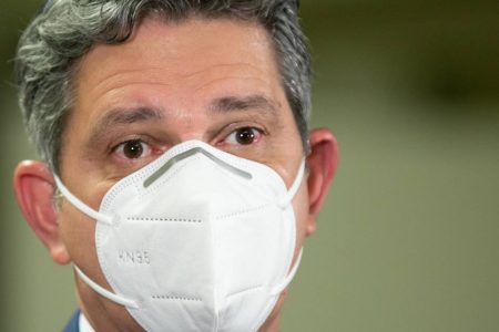 Senador Rogério Carvalho (PT-SE) close de máscara