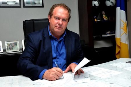 Mauro Carlesse é alvo de operação da PF