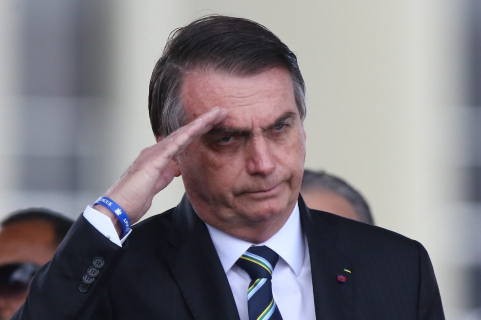 Fotografia colorida do presidente bolsonaro militar exercito plano de guerra