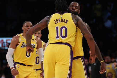 Laker vencem o Houston Rockets